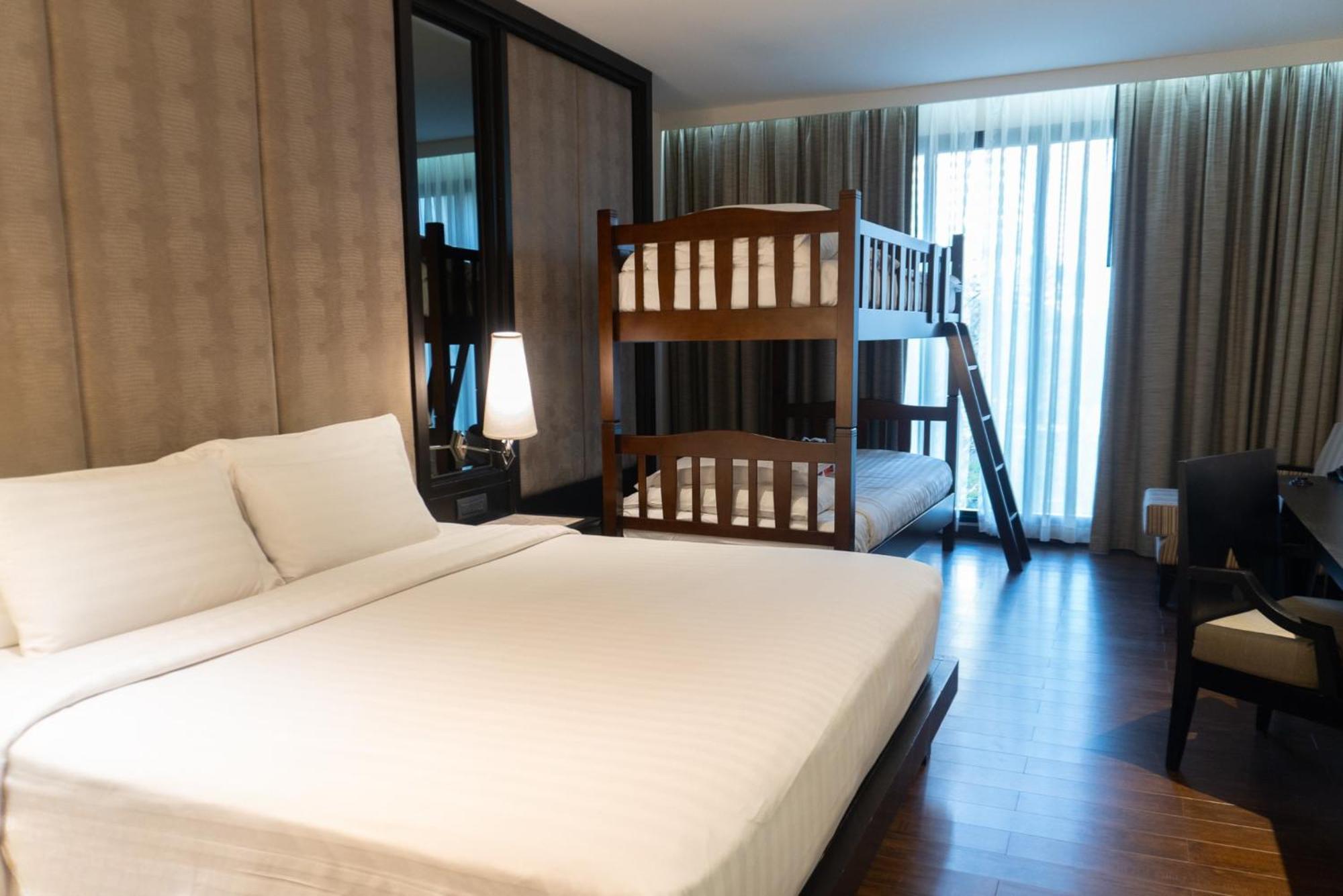 Moevenpick Sukhumvit 15 Khách sạn 5*